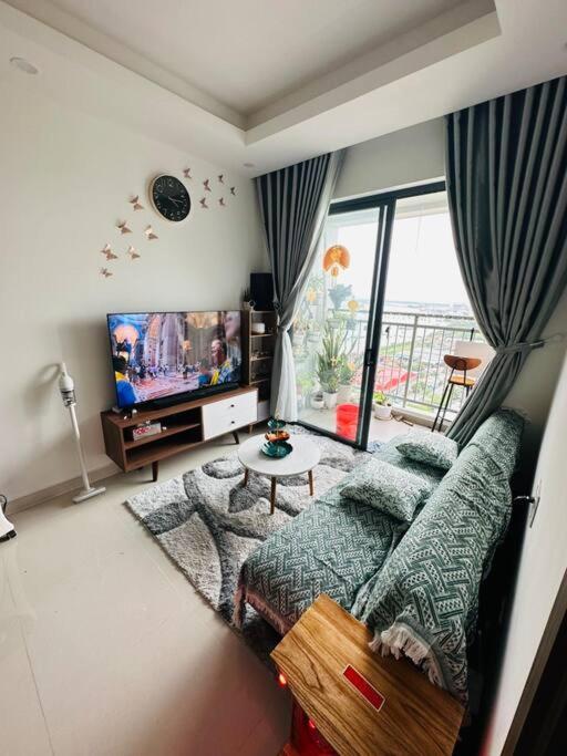 Q7 Riverside 2 Bed W River-view, Netflix & Pool Căn hộ *